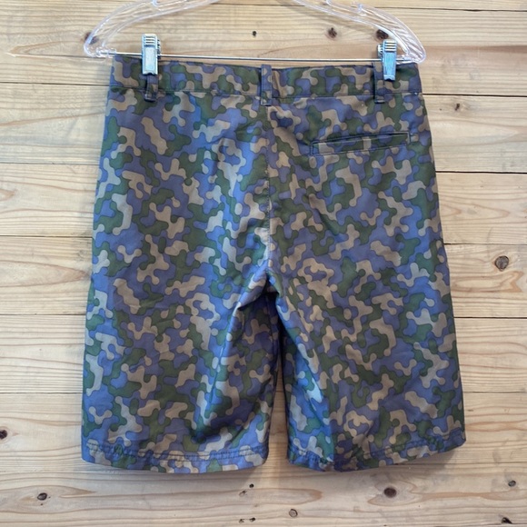Youth large camo board shorts like new. Under Armor. Pockets. - Picture 5 of 10